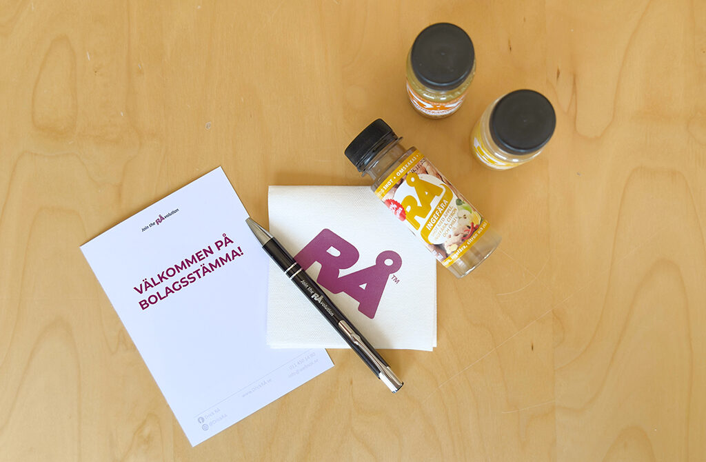 Bolagsstämma_shot_servett_penna_uppifrån